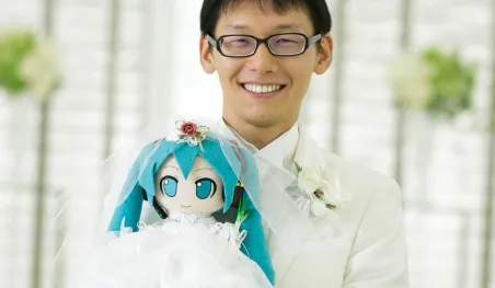 Akihiko Kondo et Hatsune Miku : la fin de leur connexion virtuelle après la fermeture de Gatebox.