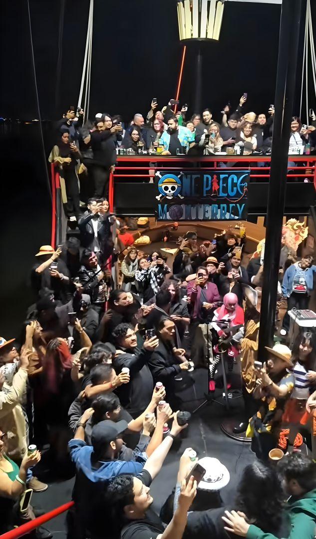 Communauté One Piece Monterrey réunie pour une posada festive