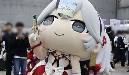 Mascotte Camellya de Wuthering Waves lors de l'événement WuWa Campus